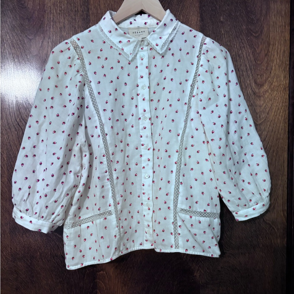 Sezane blouse. Lace details.